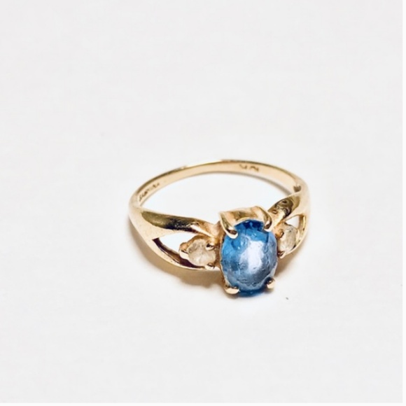 Vintage 10k Yellow Gold Blue Topaz Ring size 4.75 - Picture 2 of 5